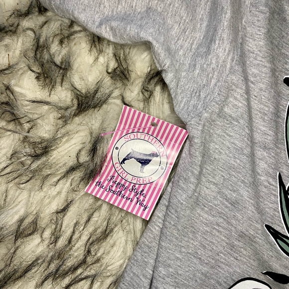 Southern Girl Prep “it’s game day” graphic tee - Picture 4 of 5